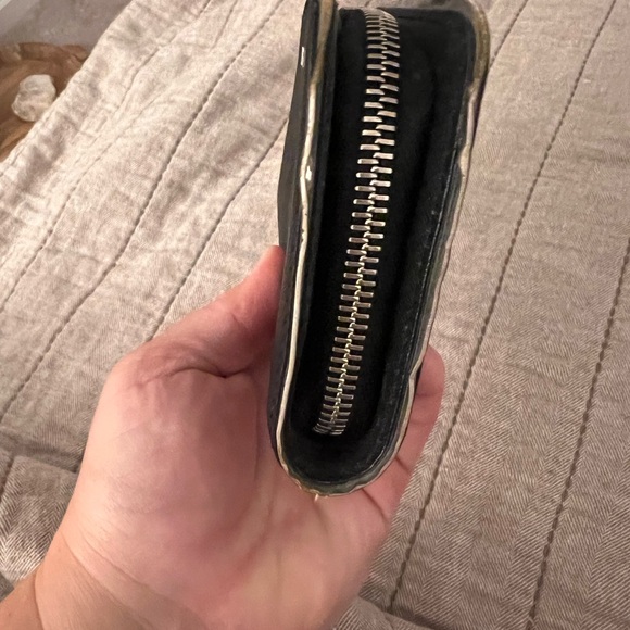 Michael Kors Wallet - Picture 4 of 8